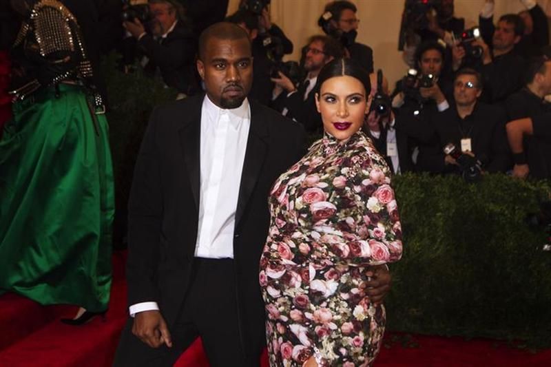 Kim-Kardashian-dan-Kanye-West-peroleh-anak-perempuan