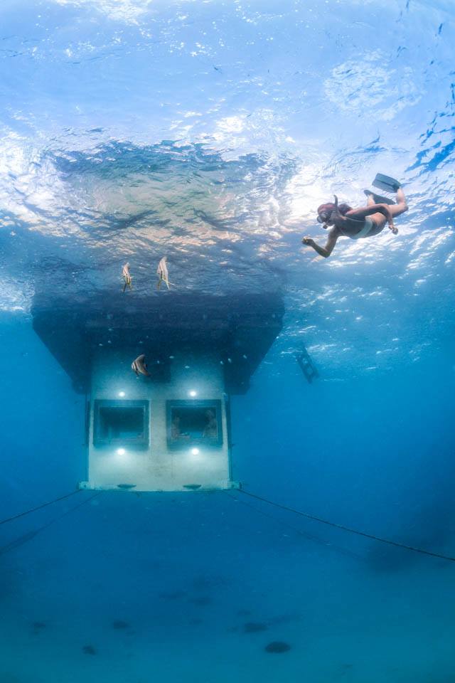 underwater-room-manta-resort-5