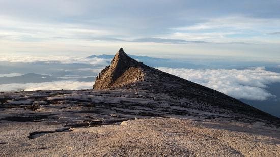 tanah tinggi menarik di malaysia gunung kinabalu