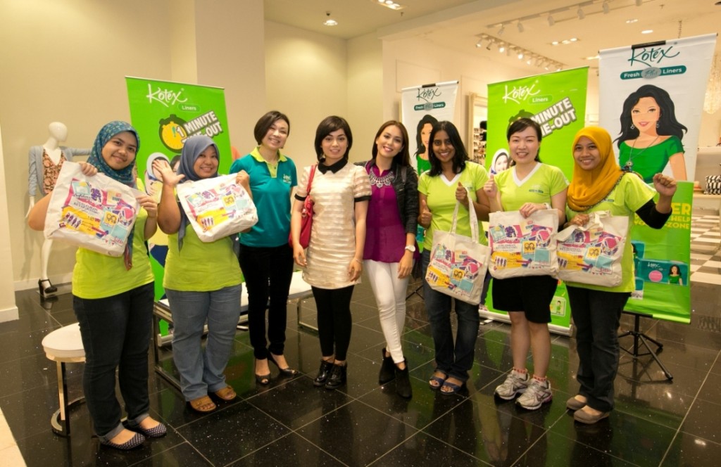 The winners of the Kotex 1 Minute Time-Out contest together with Kimberly-Clark Marketing Manager Aileen See (3rd left), Nad Zainal and Siti Saleha