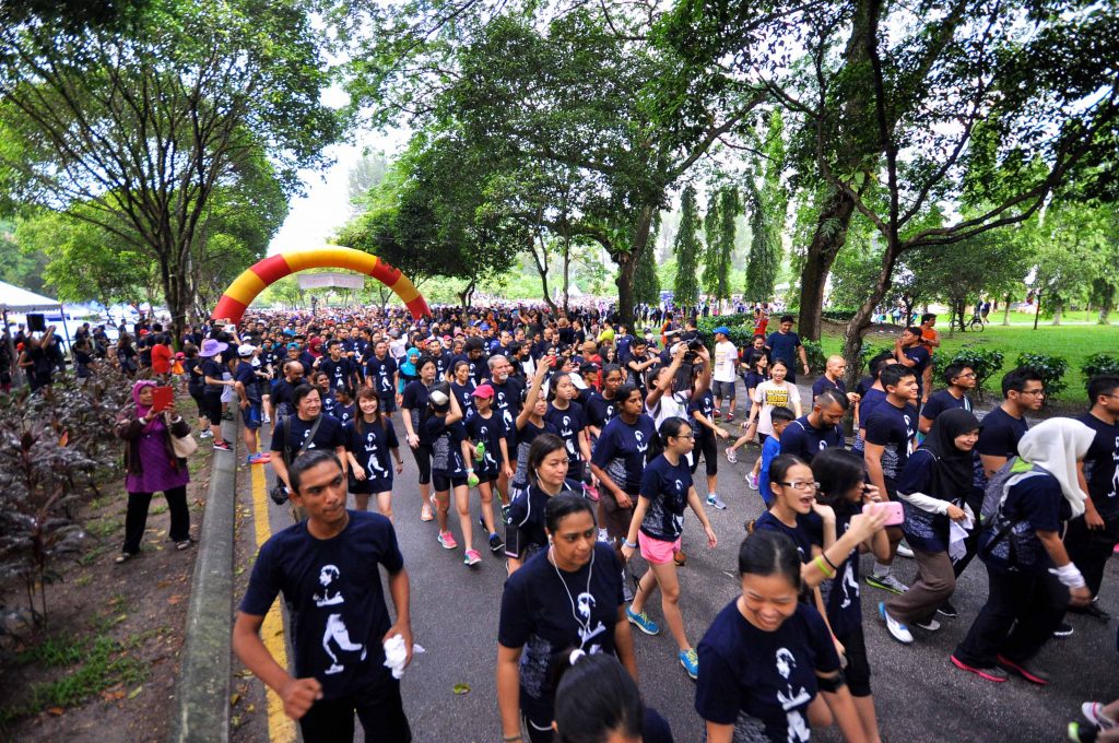 Image 3 - Over 6,000 Malaysians came to show their support for cancer re...