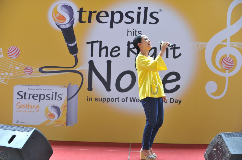 Dato' Sheila Majid performing her greatest hits at Strepsils The Right Note 2015 finals
