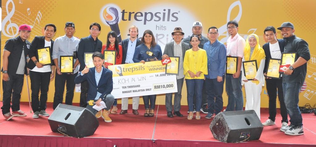 Group photo of all top 5 finalists, judges, emcee, and Dato' Sheila Majid