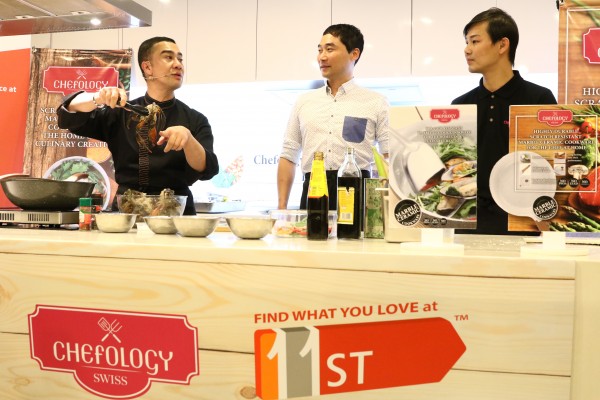 Bruce Lim dan Jaden Teoh ikut serta memasak bersama Chef Zam yang mencuit hati penonton. Foto -Arkib Wanista