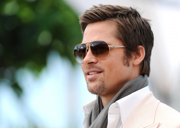 Brad Pitt dilihat menggayakan salah satu kaca mata gelap rekaan Carrera ketika menghadiri sebuah acara berprestij. Foto -Carrera