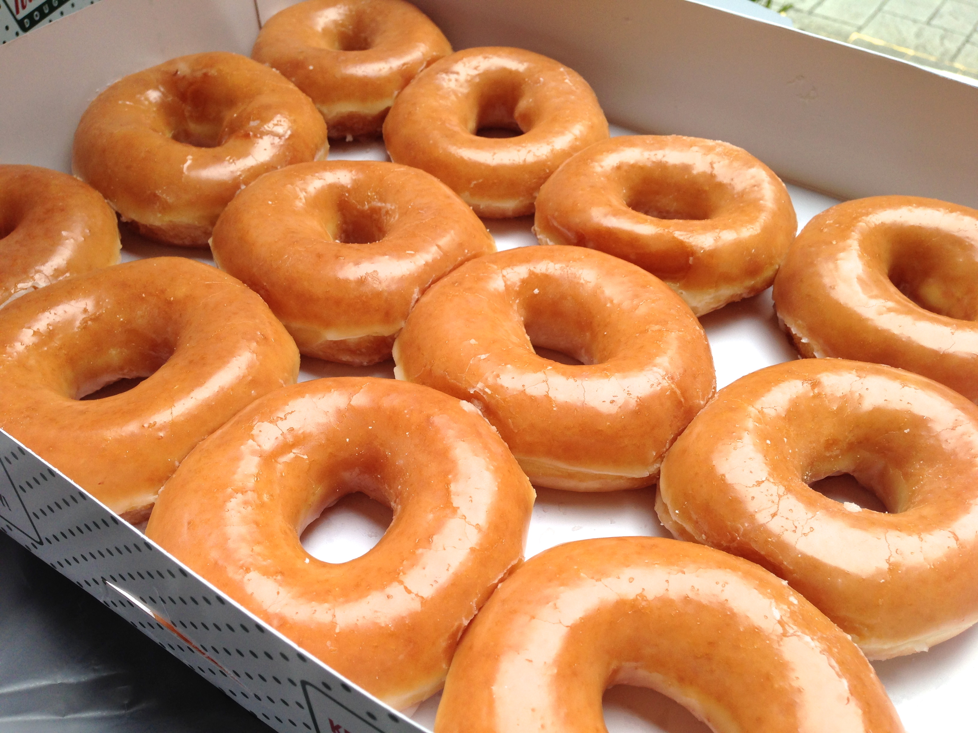 Krispy Kreme Glazed Donuts_1459433273038_1302192_ver1.0