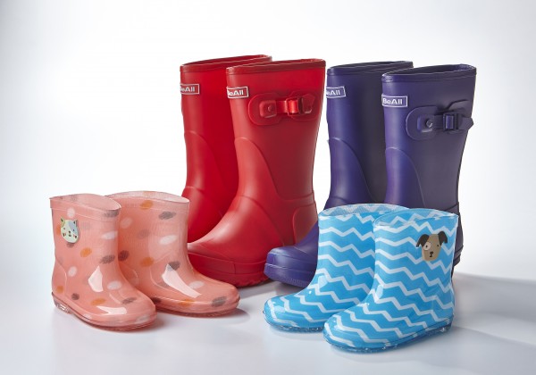 Kalau 'banjir' bolehlah beli Boots ini. Foto - Arkib Wanista