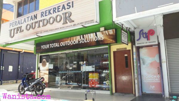STRIP cawangan Bangsar terletak di aras 2 perumahan kedai Jalan Telawi, bersebelahan kedai alat tulis 