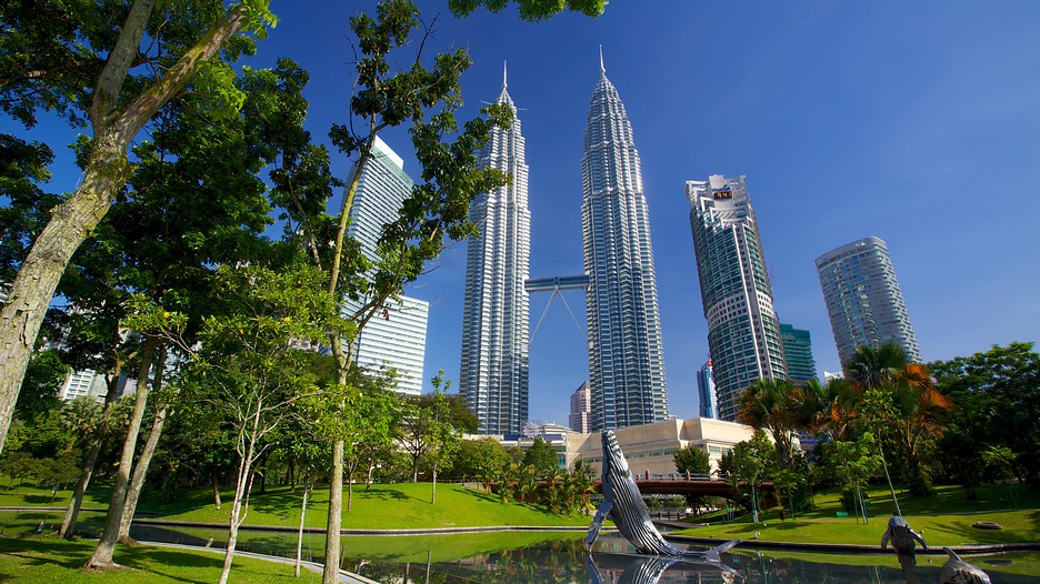 Berdiri gah Menara Kembar Petronas. Foto - expedia.com