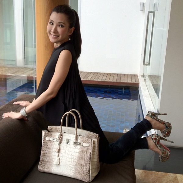 jamie Chua, Wanita paling kaya di Singapura adalah salah seorang insan bertuah yang memiliki Hermès Himalayan Crocodile Birkin. Sumber: fashion gluttony