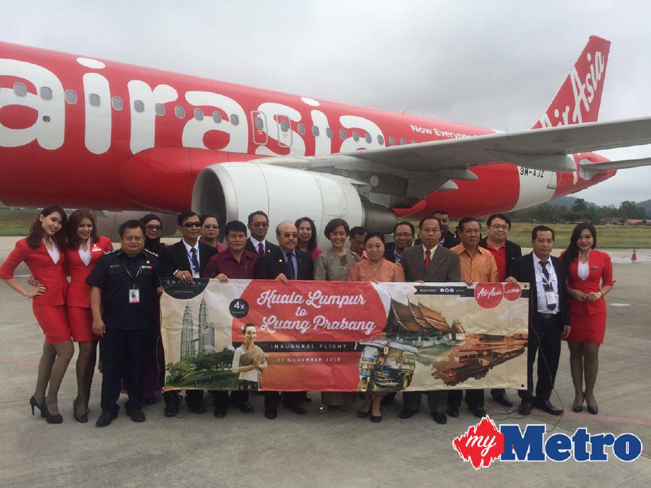 Penerbangan sulung AirAsia ke Kuala Lumpur selamat tiba di Luang Prabang. Foto - Harian Metro