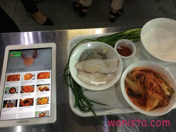 Bahan-bahan yang diperlukan untuk membuat Pajeon Kimchi Seafood. Foto - Arkib Wanista