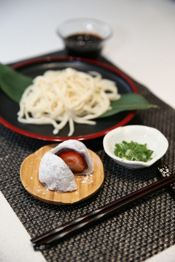 Antara hidangan yang diajar: Mee Udon dan Mochi Strawberi. Foto -Arkib Wansita
