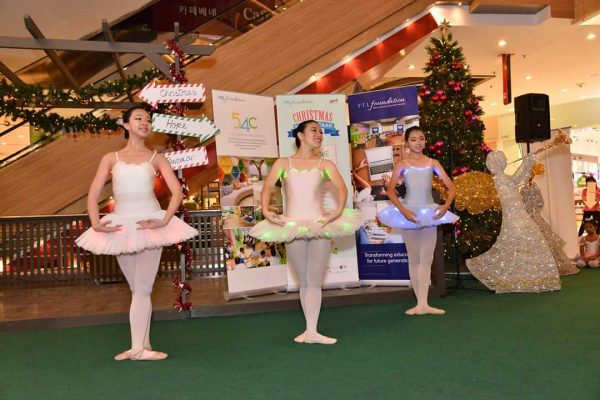 ballet-performance-during-christmas-hope-bazaar