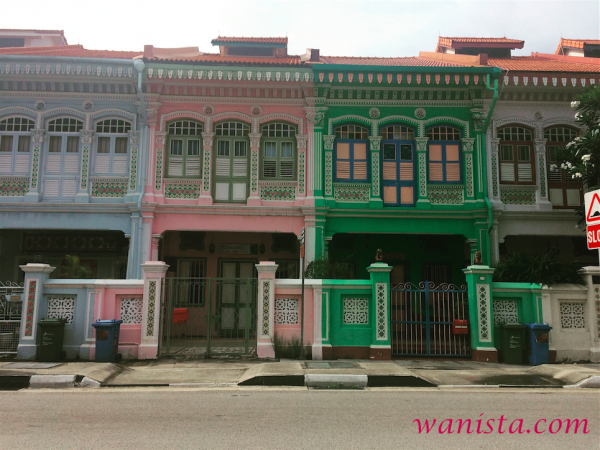 Seni bina bangunan yang masih mengekalkan aspek peranakan di kawasan kejiranan Katong. Foto - Arkib Wanista