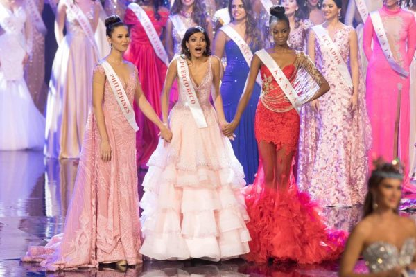 Naib juara menjadi milik Yaritza Miguelina Reyes Ramirez dari Republik Dominican, diikuti oleh Miss World Indonesia Natasha Mannuela. Foto - Reuters