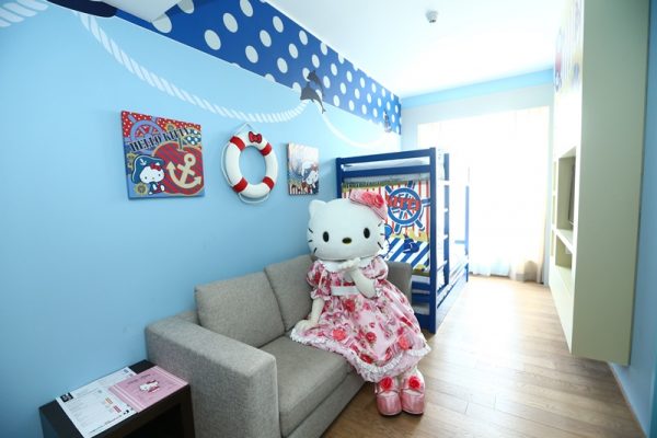 Maskot Hello Kitty bergambar di salah sebuah bilik dilengkapi hiasan dalaman bertema. Foto -Arkib Wanista