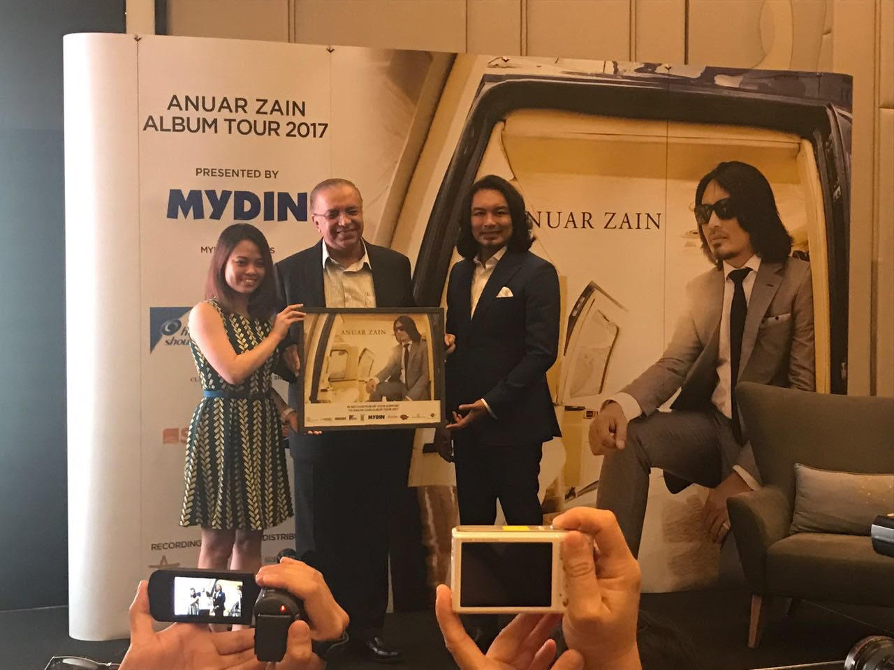 Majlis sidang media Anuar Zain Album Tour 2017 dan muzik video Cinta Takkan Berakhir ditaja Hotel LeMeredien. Foto - arkib Wanista.com