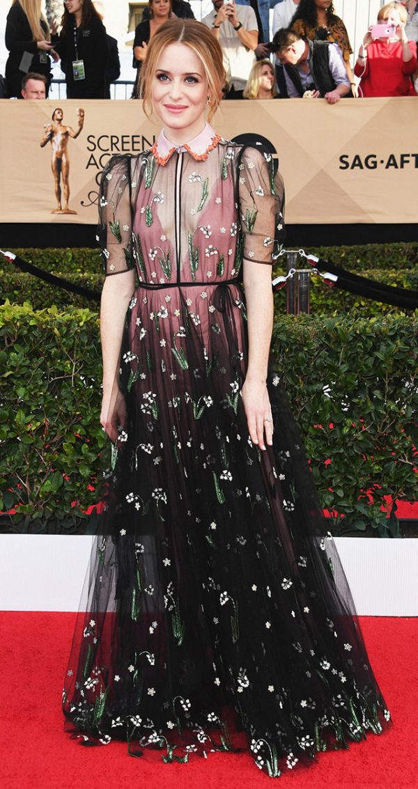 Claire Foy mengenakan dress Valentino. Foto - Getty Images