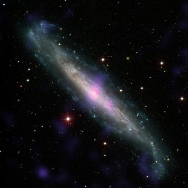 Gambaran NGC 1448 iaitu sebuah galaksi yang dipenuhi debu dan gas yang menjadi tempat persembunyian supermassive b;ack hole. Sumber: Carnegie-Irvine Galaxy Survey/NASA/JPL-Caltech