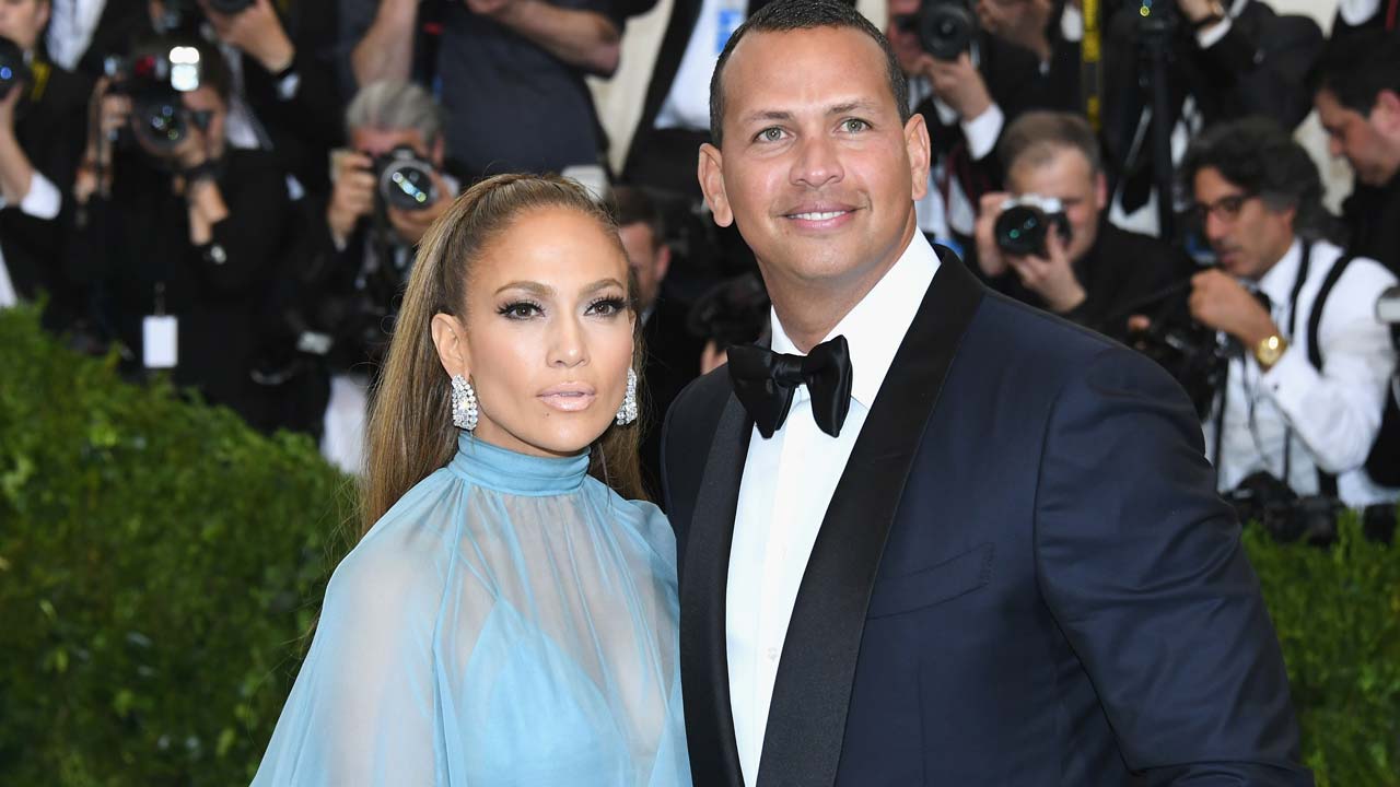NEW YORK, NY - MAY 01:  Jennifer Lopez and Alex Rodriguez attend the "Rei Kawakubo/Comme des Garcons: Art Of The In-Between" Costume Institute Gala at Metropolitan Museum of Art on May 1, 2017 in New York City.  (Photo by Dia Dipasupil/Getty Images For Entertainment Weekly)